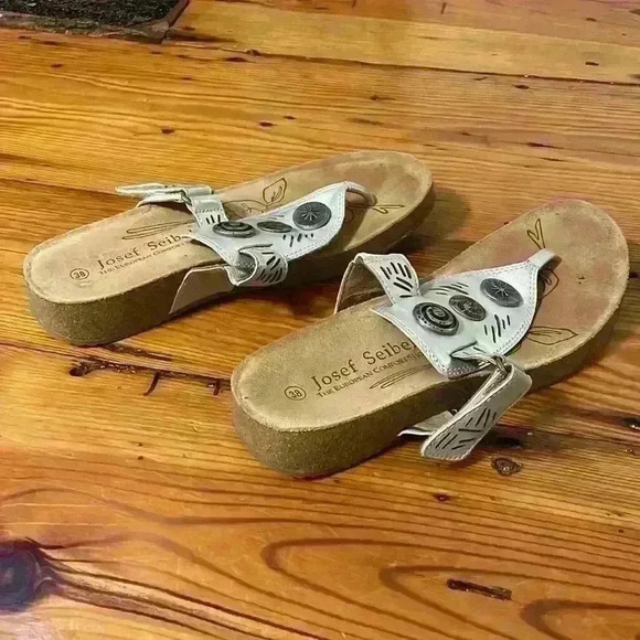 Josef Seibel The European Comfort Shoe grey Sandals with Silver Buttons size 38 - Picture 8 of 9